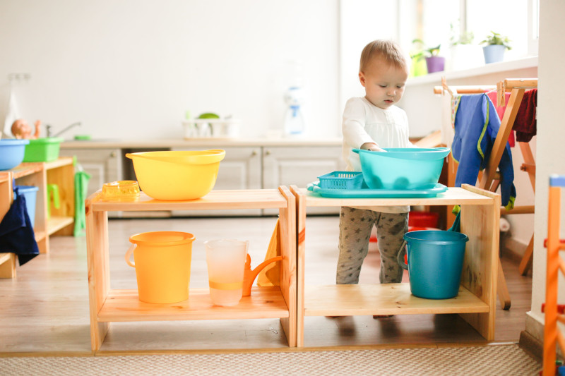 assistant crèche montessori bébés