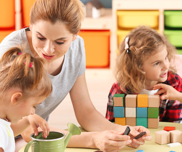 enseigner l'anglais Montessori formation accompagner enfant 3 à 6 ans